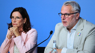 Zu viele Zugänge „schrotten“ das System Die beiden Bundesvorsitzende des Hausärztinnen- und Hausärzteverbandes Professor Dr. Nicola Buhlinger-Göpfarth und Dr. Markus Blumenthal-Beier.