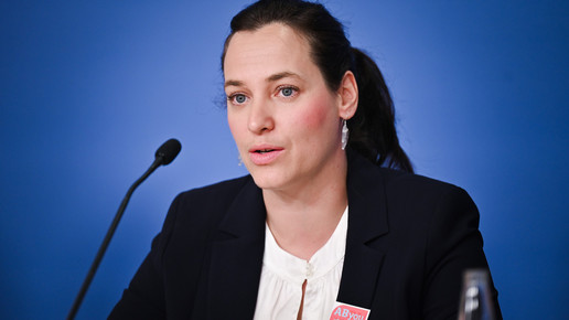 Dr. Ina Lucas aus der Bühne