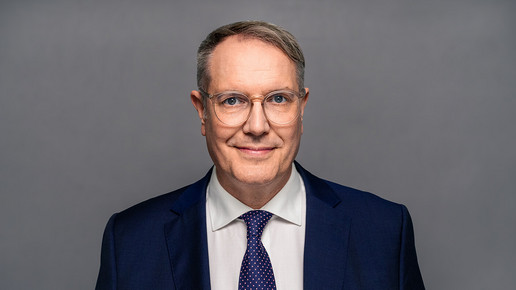 Politiker Alexander Schweitzer im Porträt.
