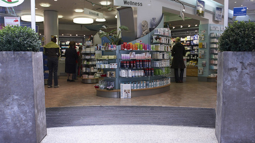 eingang loewenapo offenbach schmidtbild