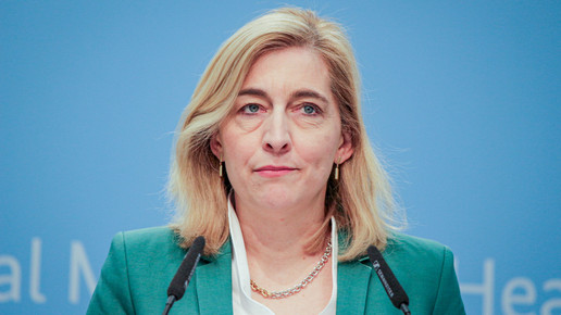 Nina Warken spricht im BMG