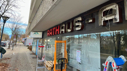 Die geschlossene Rathaus-Apotheke in Rosenheim