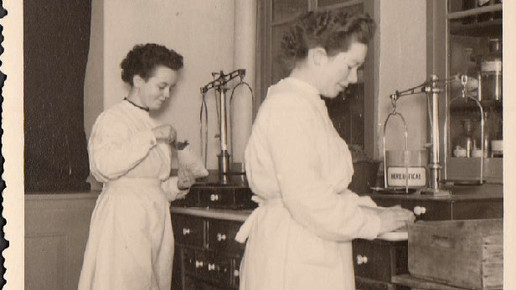 historisch 7 Raths-Apotheke