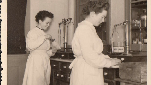 historisch 7 Raths-Apotheke