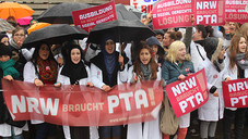 PTA-Schüler demonstrieren vor NRW-Landtag