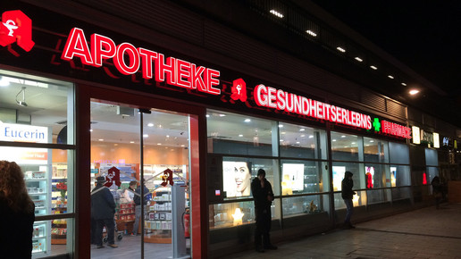 apotheke nacht beleuchtet aa