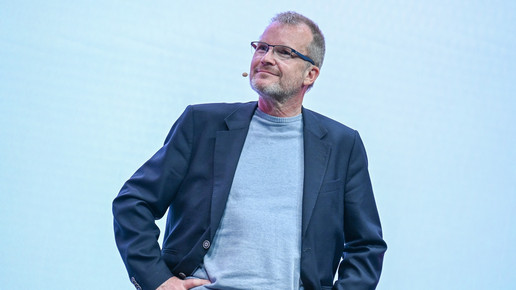 TK-Chef Jens Baas auf Bühne 