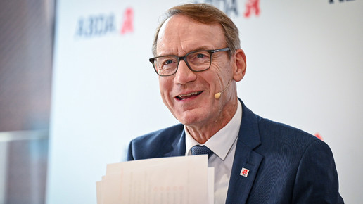 Thomas Preis bei Pressekonferenz