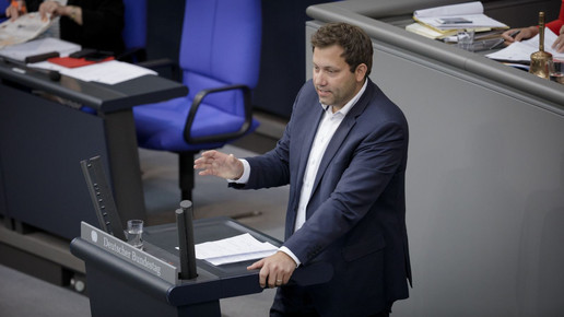Foto: Lars Klingbeil im Bundestag 