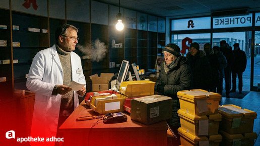 Montage: Ein Apotheker steht in einer kalten, abgedunkelten Apotheke mit Kundschaft