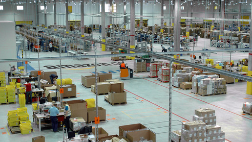 amazon leipzig innenansicht logo amazon