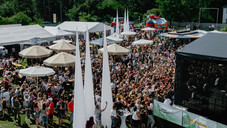 7000 Gäste feiern bei Dr. Theiss