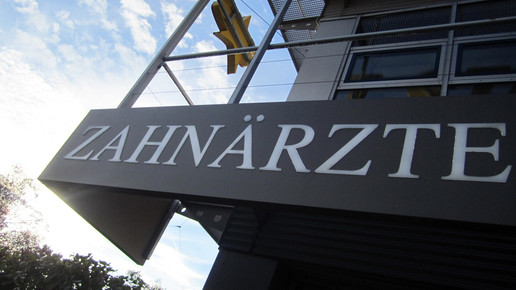 Schild Zahnärzte