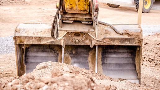 Baggerschaufel auf der Baustelle