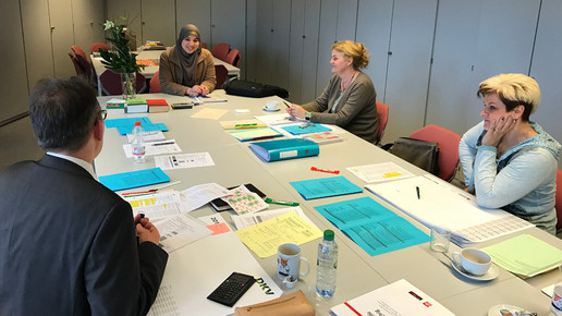 mona bassal sprachtest aksa