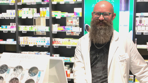 Braunsfelder Apotheke Koeln PTA Patrick Brodhuhn03 Braunsfelder Apotheke