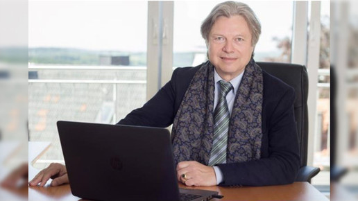 Portrait: Inhaber Dr. Wolfgang Scholz aus der Hirsch-Apotheke Lüdenscheid.