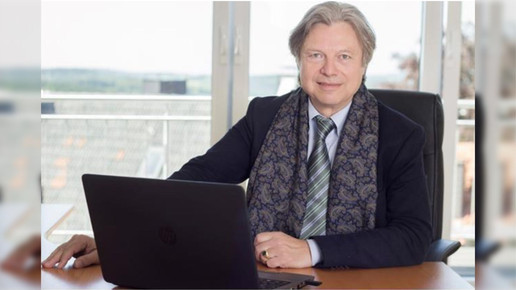 Portrait: Inhaber Dr. Wolfgang Scholz aus der Hirsch-Apotheke Lüdenscheid.