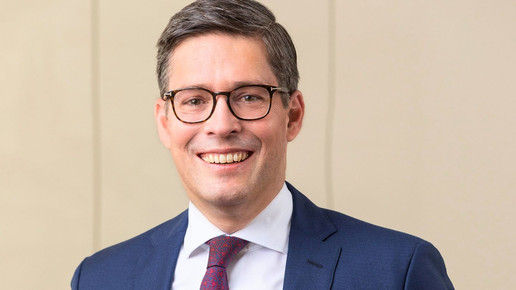 Der Jurist Matthias Dieckmann lächelt.