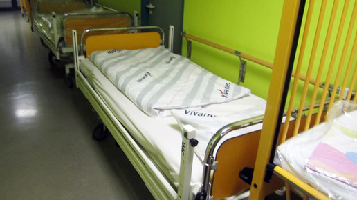 krankenhaus flur betten2 krankenbett aa