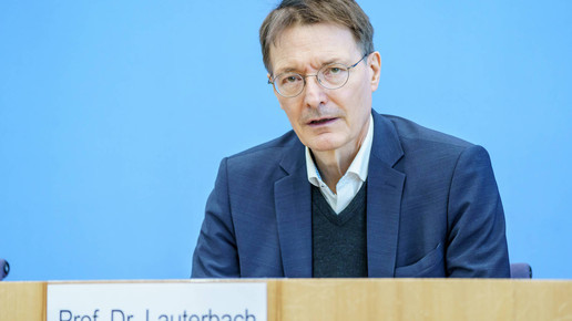 Bundesgesundheitsminister Karl Lauterbach spricht in der Bundespressekonferenz.
