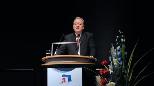 Becker nimmt Politik in die Pflicht