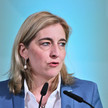 Nina Warken spricht auf einer Veranstaltung