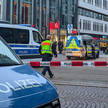 Polizei-Absperrung vor der Central Apotheke nach der Amokfahrt in Leipzig vom 4. Mai 2026