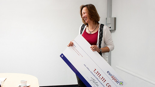 Gewinnspiel Uebergabe Frau Bittner eurapon