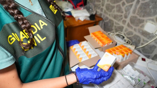 Ermittler präsentieren von Europol beschlagnahmte Arzneimittel