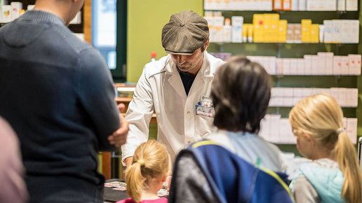 zauberer florian roeoesli bellevue apo