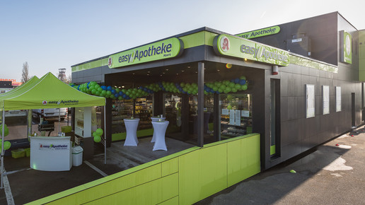 20151127 easy Apotheke Eroeffnung Aussen easy