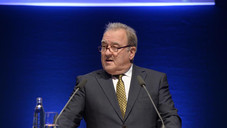 Becker: Gegen die Strandräuber