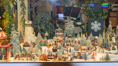 Modelleisenbahn im Schaufenster der St. Martin Apotheke Fritzlar