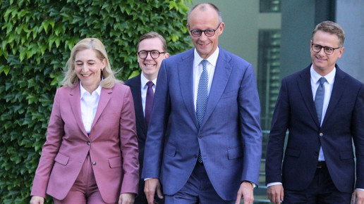 Alle lachen: Nina Warken, Philip Amthor, Friedrich Merz, Carsten Linnemann