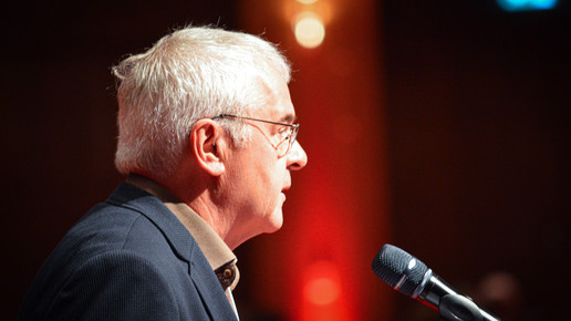 Manfred Saar am Mikrofon