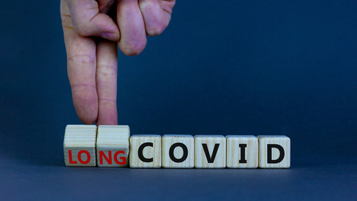 Holzbuchstaben mit Longcovid