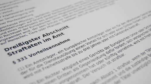 vorteilsnahme nrechtsvereinbarung stgb   331 aa