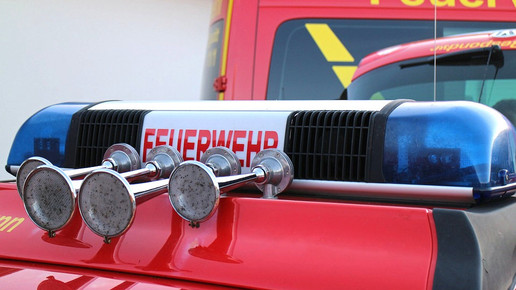 Feuerwehrauto mit Sirene
