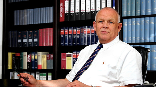 2Dr. Bernhard Bellinger