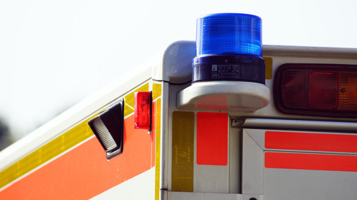 krankenwagen Martin Jaeger pixelio de