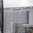 Foto: Logo der Charité Berlin an Hausfassade