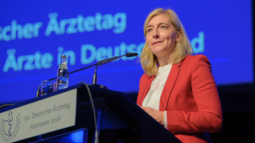 Nina Warken spricht beim Deutschen Ärztetag