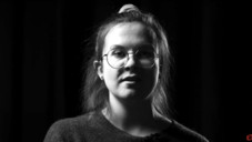 „Zwischen uns Welten (und FFP2)“