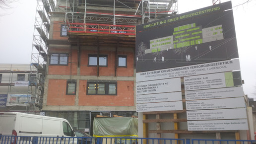 AErztehaus 8 Straussen-Apotheke