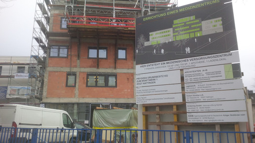 AErztehaus 8 Straussen-Apotheke