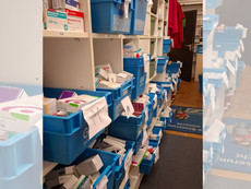 Foto: Arzneimittel in Großhandelswannen in einer Apotheke.