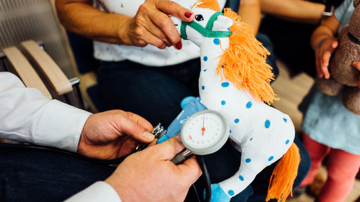 Dom-Apotheke Maltester Paderborn Teddy Ambulanz Untersuchung Dom-Apotheke