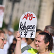 Foto: Apothekenprotest in Hessen mit hochgehaltenem „APO-Kalypse“-Schild
