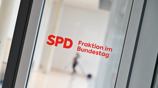 Foto: Tür mit Aufdruck „SPD Fraktion im Bundestag